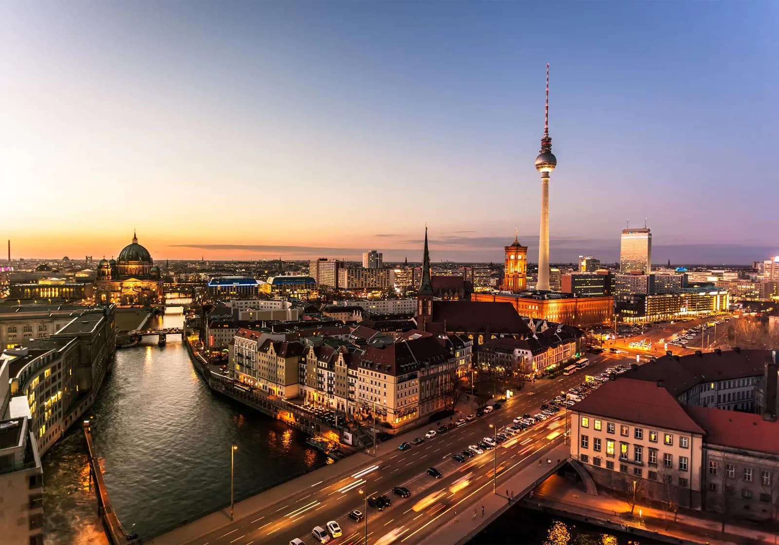 Berlin skyline ved aftentid