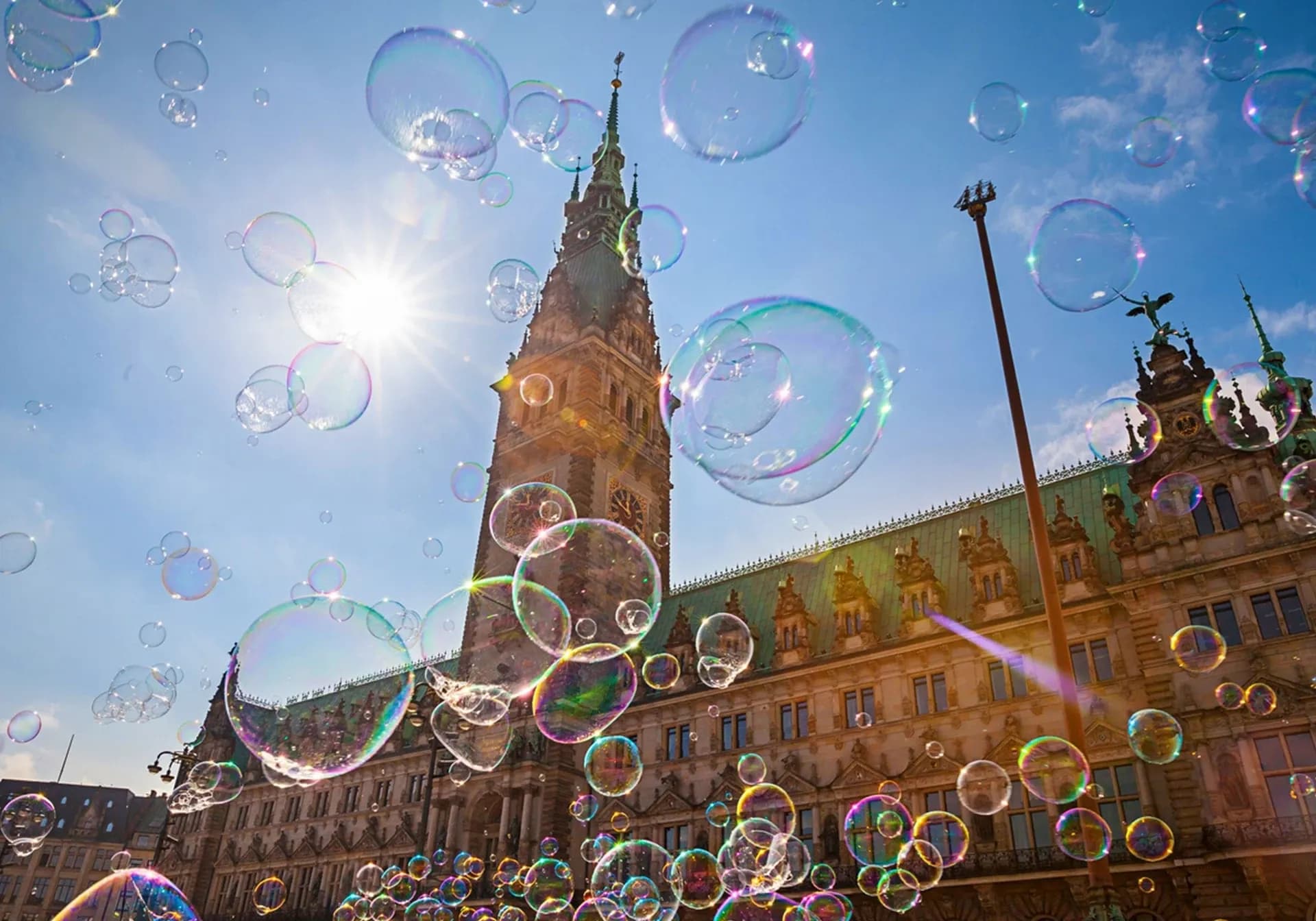 Hamborg Rathaus City Hall on a sunny day